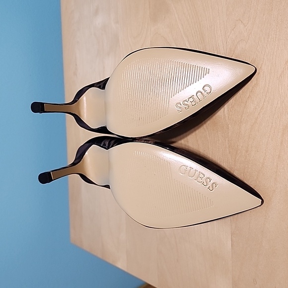 GUESS Satin Leopard Pumps, Size 7M - Picture 5 of 9